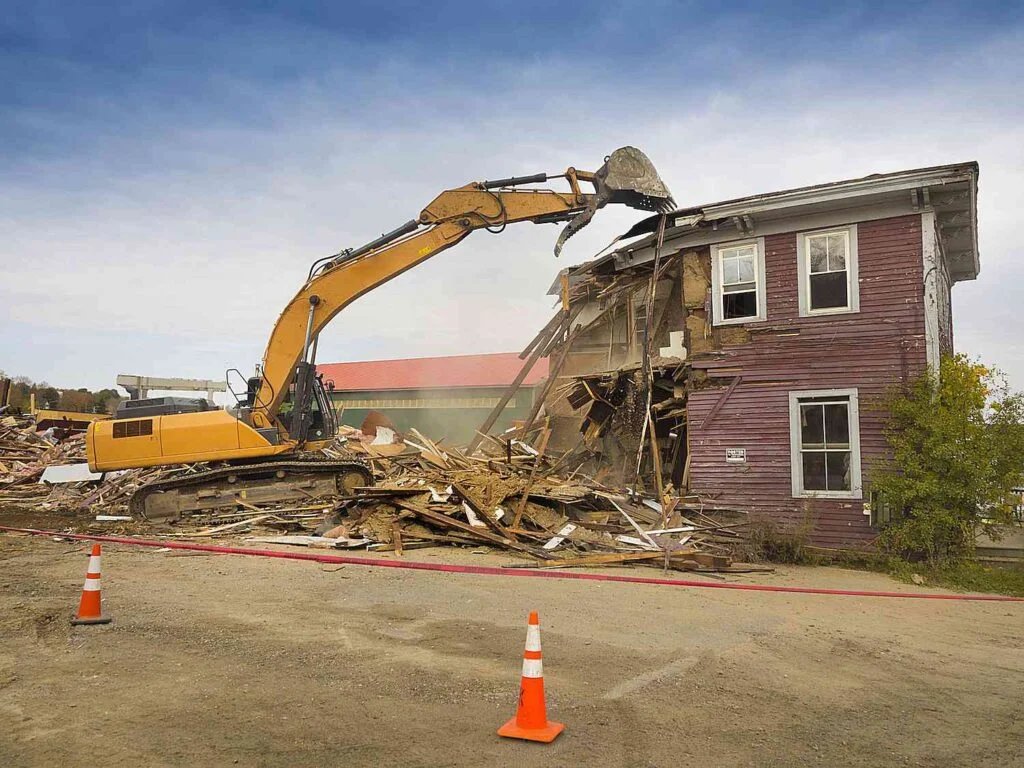 Clearing Land & Building House: Cost Breakdown for 2025