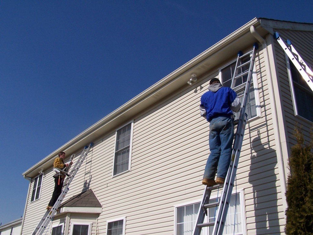 Essential Roof and Siding Repair Tips for Homeowners