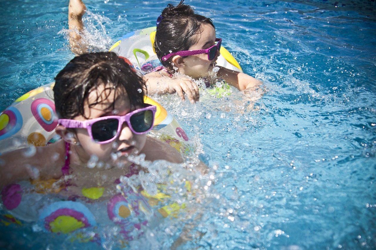 girls, swimming, splashing